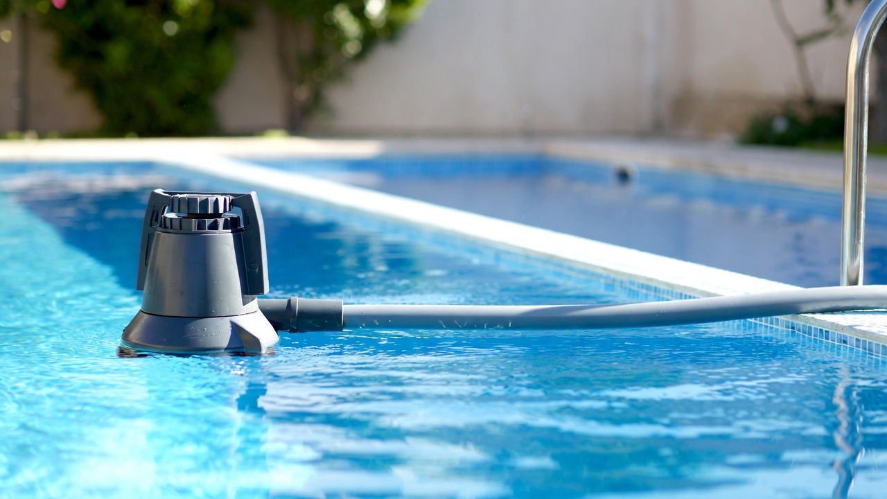 Aspirateur de piscine